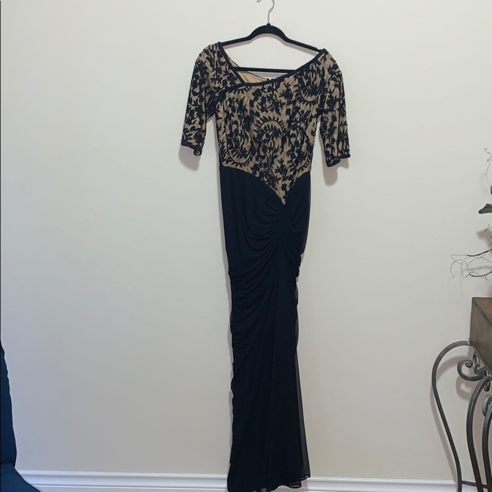 Tadashi Shoji size 6.